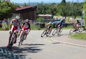 Otto beschleunigt nach der Kurve in Ebringen