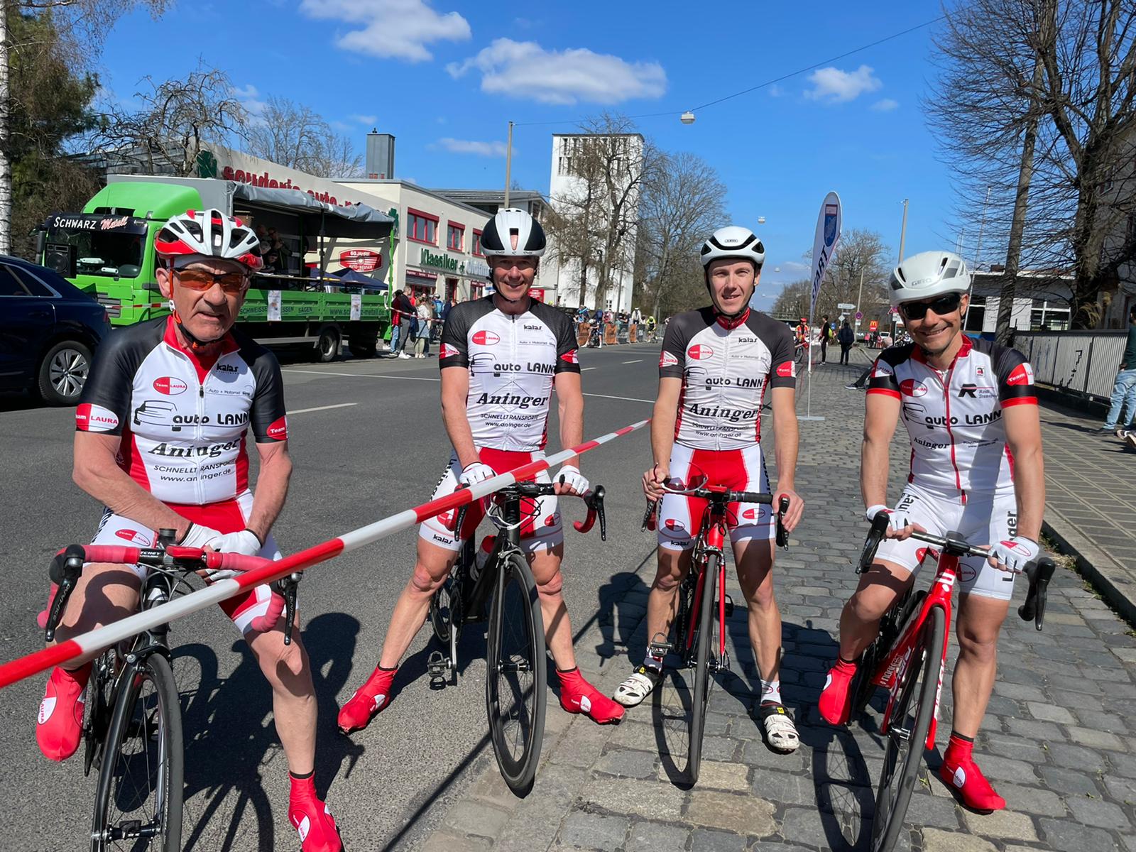 Das Rennteam vor dem Start in Nürnberg