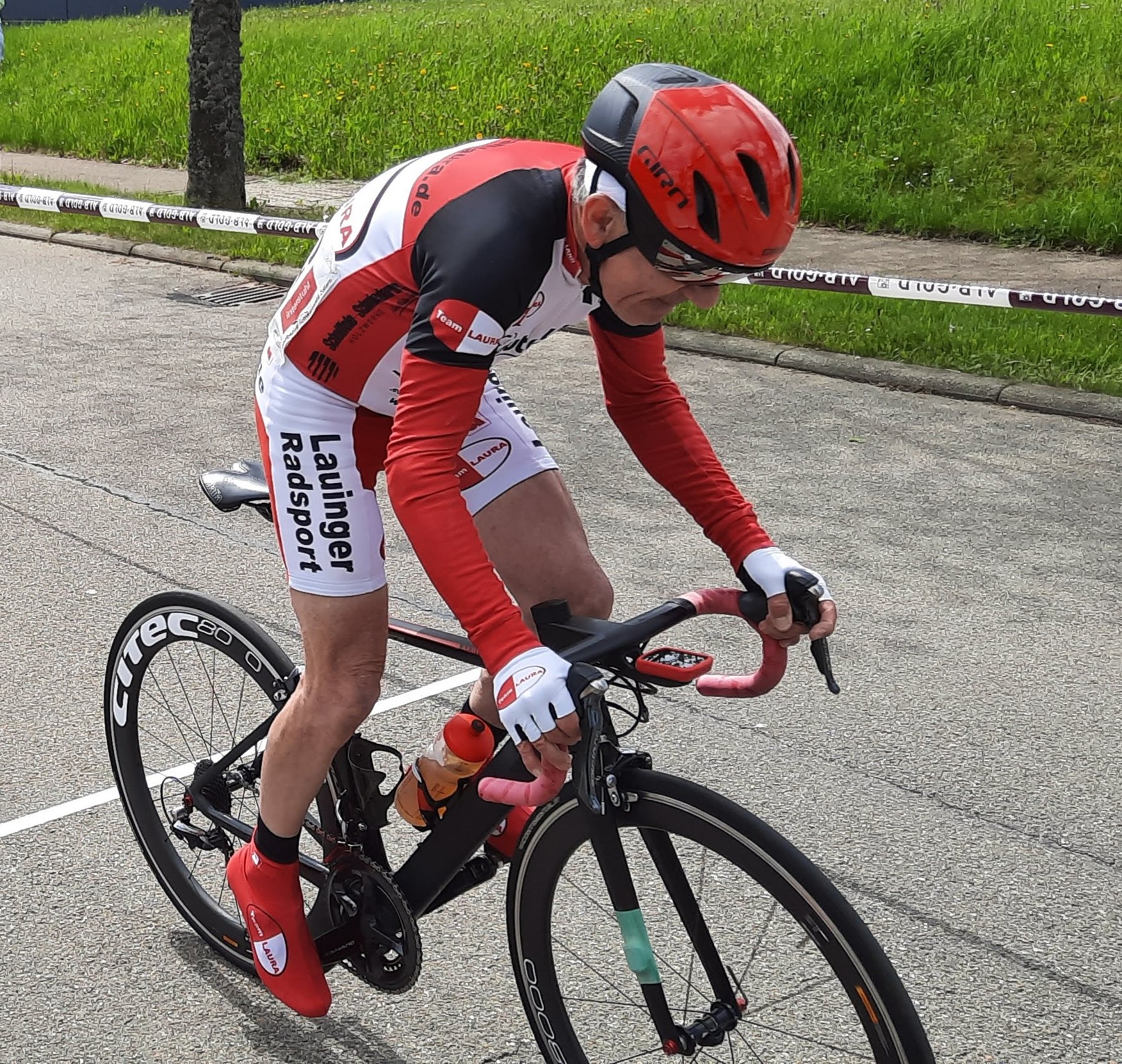 Otto beim Start des Einzelzeitfahrens in Albstadt